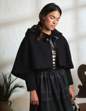 "Aneta" cape in black wool