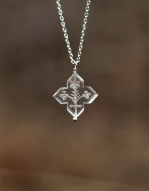 "Glacier Flocon" engraved vintage cristal pendant on silver chain