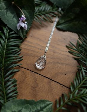 "Glacier Goutte" engraved vintage cristal pendant on silver chain