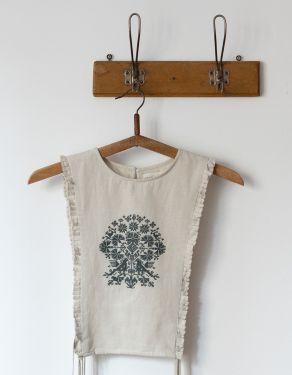 "Hilda" embroidered apron sage green