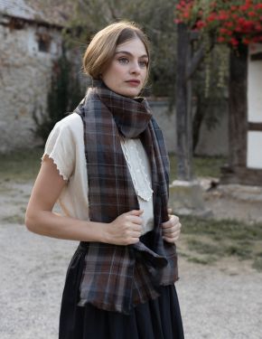 "Vera" brown tartan linen skarf