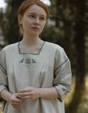 "Zlata" linen top with moss embroideries