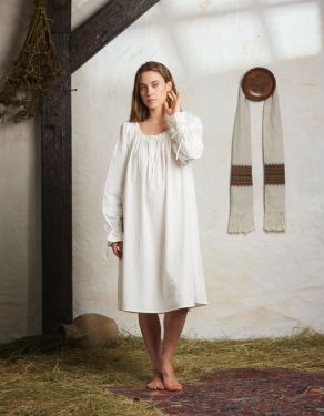 "Cosima" white shift dress with long sleeves